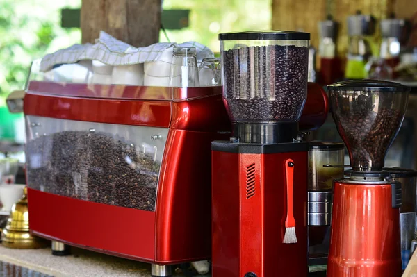 Cafeteira e moedor de café — Fotografia de Stock