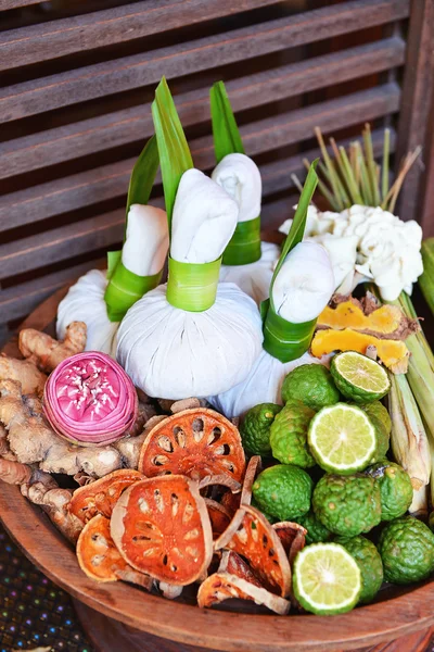 Herbal balls and herbs — Stock Photo, Image