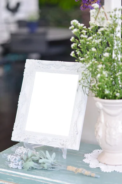 Photo frame and flowers — Stock Photo, Image