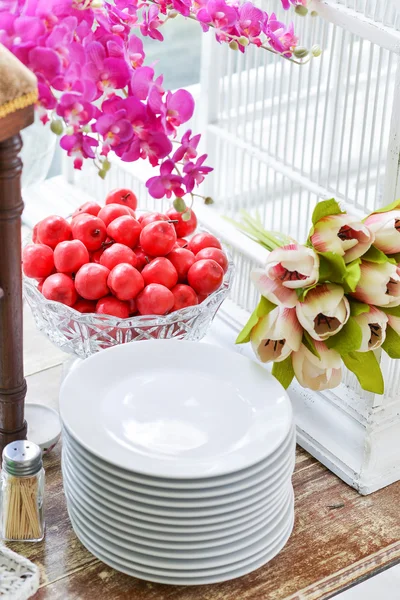 Frutti di ciliegia in vaso di vetro — Foto Stock