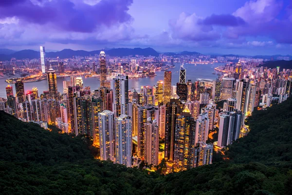 HONG KONG - JUNE 08, 2015: skyline of Hong Kong from Victoria Pe — Zdjęcie stockowe