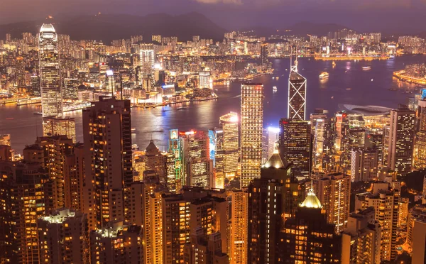 HONG KONG - JUNE 08, 2015: skyline of Hong Kong from Victoria Pe — Stock Photo, Image