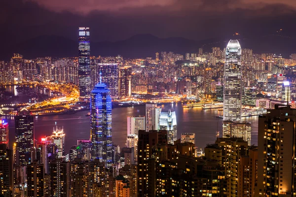 HONG KONG - JUNE 08, 2015: skyline of Hong Kong from Victoria Pe — Stock Photo, Image