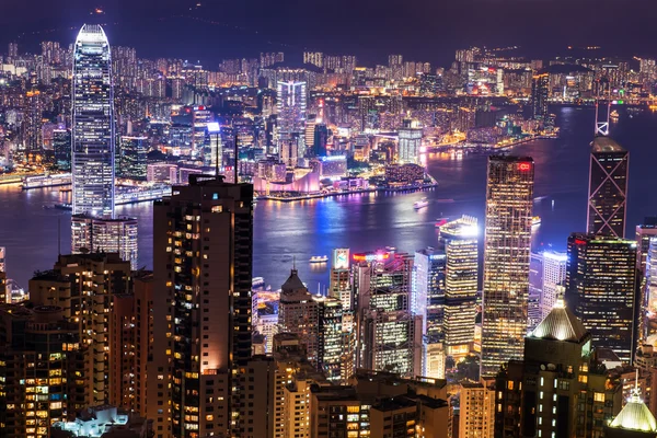 HONG KONG - JUNE 08, 2015: skyline of Hong Kong from Victoria Pe — Stock Photo, Image