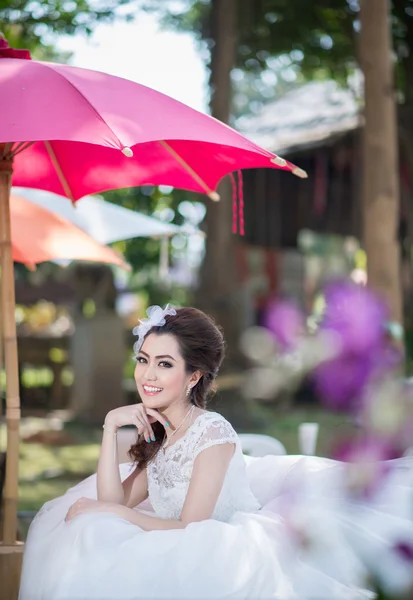 Pretty girl in wedding dress — Stock Photo, Image