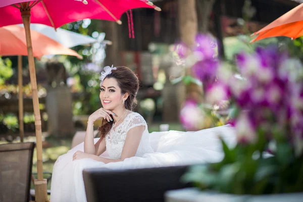 Pretty girl in wedding dress — Stock Photo, Image