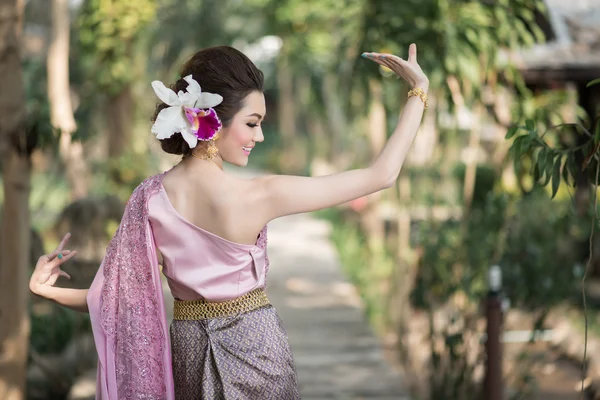 Beautiful Thai girl in Thai traditional costume — Stock Photo, Image