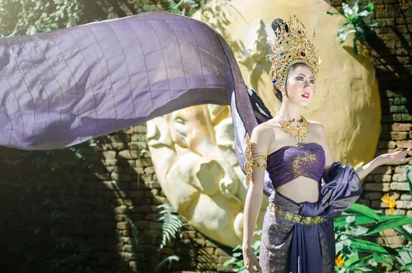 Mujeres tailandesas en traje nacional — Foto de Stock