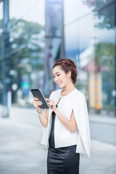 Belle femme d'affaires faisant portrait — Photo