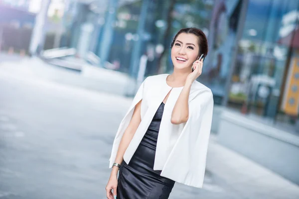 Beautiful business woman doing portrait — Stock Photo, Image