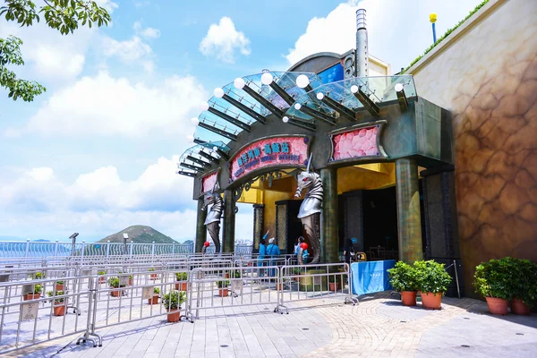 OCEAN PARK, HONGKONG - 11 de junio, El maravilloso parque de atracciones en Hong Kong. Estación frente al mar de Ocean Express el JUNIO 11, 2015 . —  Fotos de Stock
