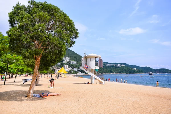 HONG KONG - JUN 12, Repulse Bay, is a bay in the southern part of Hong Kong Island and Kwan Yin Temple Shrine is a Taoist shrine at the southeastern end of Repulse Bay on June 12, 2015. — Stock fotografie