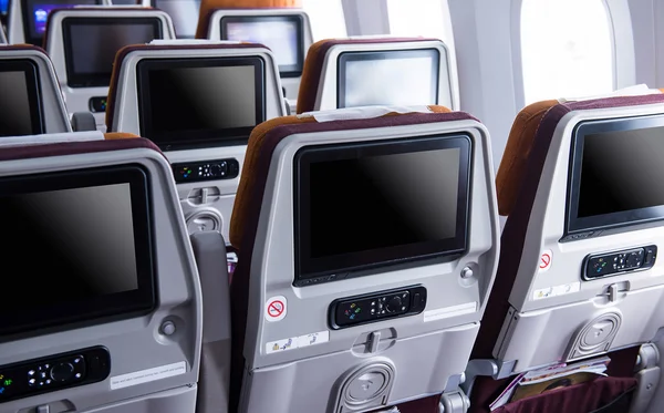 Monitor a rremote na zadní sedadla v kabině letadla — Stock fotografie