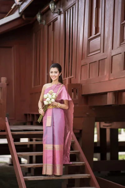 Beautiful Thai girl in Thai traditional costume — Stock Photo, Image