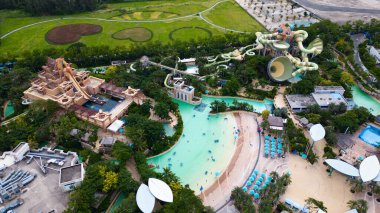 Sanya, Çin-OCT 21, 2025-Atlantis Oteli Sanya 'nın havadan çekilmiş fotoğrafı Hainan Adası' ndaki oteller, restoranlar, alışveriş merkezleri ve su parklarını kapsayan tek durak eğlence merkezidir..