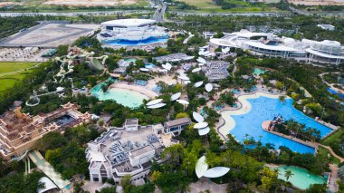 Sanya, Çin-OCT 21, 2025-Atlantis Oteli Sanya 'nın havadan çekilmiş fotoğrafı Hainan Adası' ndaki oteller, restoranlar, alışveriş merkezleri ve su parklarını kapsayan tek durak eğlence merkezidir..