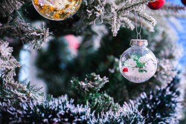 Festival için Noel Ağacı süslemesi