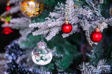 Festival için Noel Ağacı süslemesi