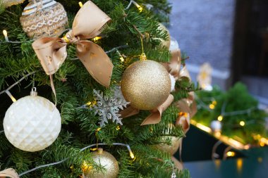 Festival için Noel Ağacı süslemesi