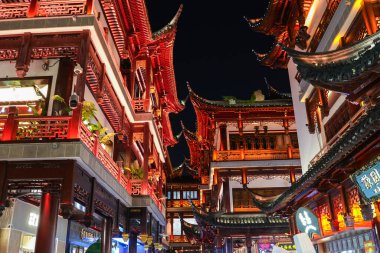 SHANGHAI, ÇİN - 26 Kasım 2025 - Yuyuan Garden, Eski Şangay şehrinin kuzeydoğusundaki Şehir Tanrısı Tapınağı 'nın yanında yer alan bir Çin bahçesidir..