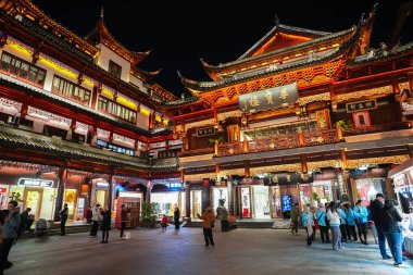SHANGHAI, ÇİN - 26 Kasım 2025 - Yuyuan Garden, Eski Şangay şehrinin kuzeydoğusundaki Şehir Tanrısı Tapınağı 'nın yanında yer alan bir Çin bahçesidir..