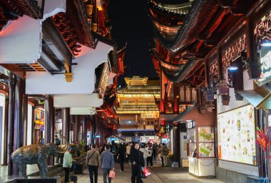 SHANGHAI, ÇİN - 26 Kasım 2025 - Yuyuan Garden, Eski Şangay şehrinin kuzeydoğusundaki Şehir Tanrısı Tapınağı 'nın yanında yer alan bir Çin bahçesidir..