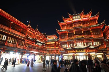 SHANGHAI, ÇİN - 26 Kasım 2025 - Yuyuan Garden, Eski Şangay şehrinin kuzeydoğusundaki Şehir Tanrısı Tapınağı 'nın yanında yer alan bir Çin bahçesidir..