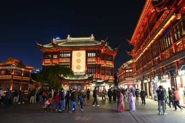 SHANGHAI, ÇİN - 26 Kasım 2025 - Yuyuan Garden, Eski Şangay şehrinin kuzeydoğusundaki Şehir Tanrısı Tapınağı 'nın yanında yer alan bir Çin bahçesidir..