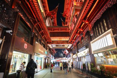 SHANGHAI, ÇİN - 26 Kasım 2025 - Yuyuan Garden, Eski Şangay şehrinin kuzeydoğusundaki Şehir Tanrısı Tapınağı 'nın yanında yer alan bir Çin bahçesidir..