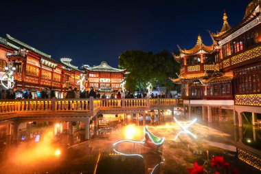SHANGHAI, ÇİN - 26 Kasım 2025 - Yuyuan Garden, Eski Şangay şehrinin kuzeydoğusundaki Şehir Tanrısı Tapınağı 'nın yanında yer alan bir Çin bahçesidir..