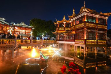 SHANGHAI, ÇİN - 26 Kasım 2025 - Yuyuan Garden, Eski Şangay şehrinin kuzeydoğusundaki Şehir Tanrısı Tapınağı 'nın yanında yer alan bir Çin bahçesidir..