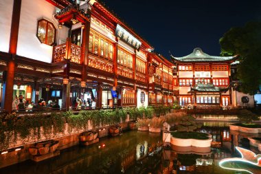 SHANGHAI, ÇİN - 26 Kasım 2025 - Yuyuan Garden, Eski Şangay şehrinin kuzeydoğusundaki Şehir Tanrısı Tapınağı 'nın yanında yer alan bir Çin bahçesidir..