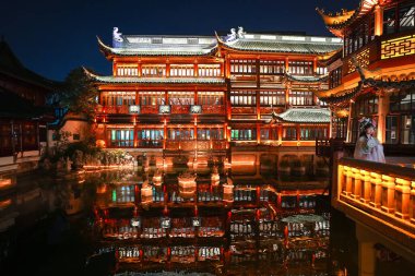 SHANGHAI, ÇİN - 26 Kasım 2025 - Yuyuan Garden, Eski Şangay şehrinin kuzeydoğusundaki Şehir Tanrısı Tapınağı 'nın yanında yer alan bir Çin bahçesidir..