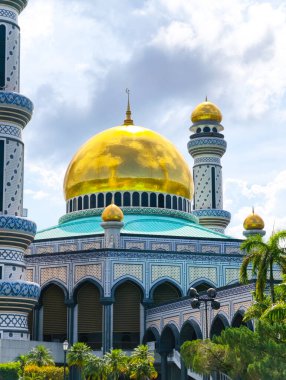 Mescid Jame 'Asr Hassanil Bolkiah Brunei' deki en büyük camidir..