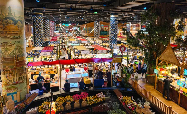Tayland, Bangkok-FEB 10, 2026-Icon Siyam Gıda Merkezi, ICONIC Alışveriş, Yemek ve Kültür Küresel Deneyimi.