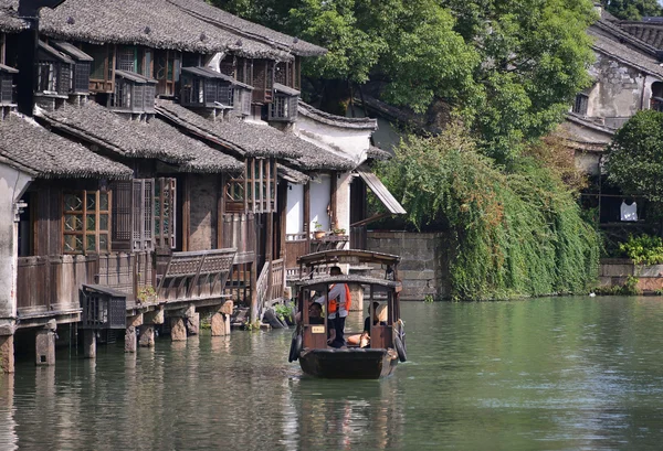 WUZHEN, CHINA, SEP 27, 2015: Old water town on September 27, 2015. Wuzhen Suzhou Jiangsu China Wuzhen Suzhou Jiangsu China is a major city in the southeast of Jiangsu Province in Eastern China — ストック写真