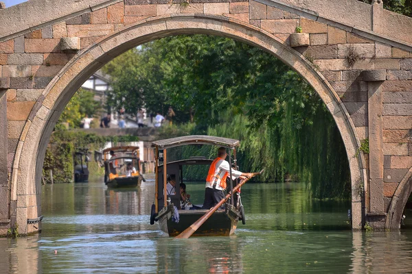 WUZHEN, CHINA, SEP 27, 2015: Old water town on September 27, 2015. Wuzhen Suzhou Jiangsu China Wuzhen Suzhou Jiangsu China is a major city in the southeast of Jiangsu Province in Eastern China — ストック写真