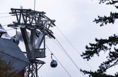 25 Ekim 2015 tarihinde Huashan dağda Kablo. Çin'in en yüksek beş kutsal dağlar, 