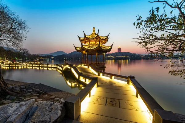 Beautiful hangzhou in sunset and ancient pavilion — Stock Photo, Image