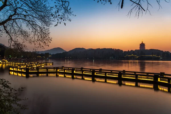 Beautiful hangzhou in sunset and ancient pavilion — Stock Photo, Image