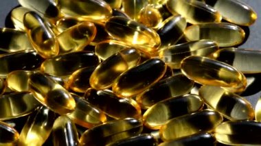 Omega 3 altın balık yağı kapsülleri, dönüş arkaplanı, makro
