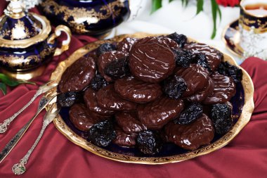 Kuru erik çikolata şeker yemek yemekler natürmort pahalı antika güzel zarif 