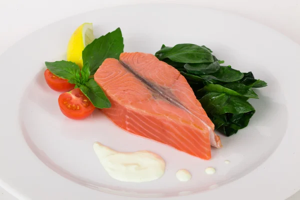 Salmon steak with basil and spinach — Stock Photo, Image