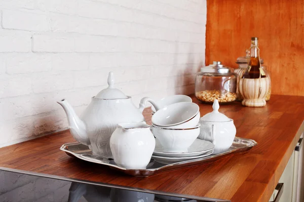 Filiżanka herbaty ware zestaw metalowe usługi srebrny taca wnętrze domu kuchnia piękna Porcelana styl Prowansja — Zdjęcie stockowe