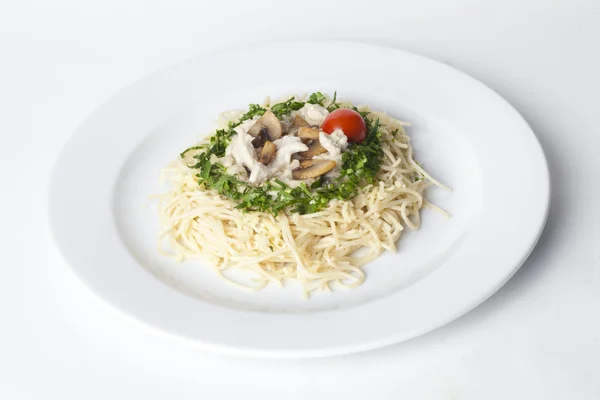 Pasta with mushrooms and cherry tomatoes, lined by a circle of greenery closeup — Stock Photo, Image