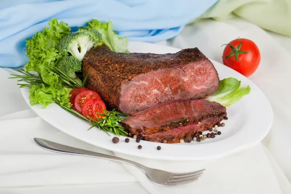 Carne assada com perito — Fotografia de Stock