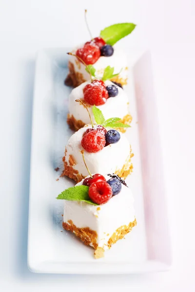 Kuchen mit Beeren — Stockfoto