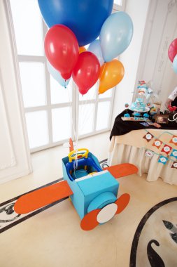 uçak karton çocuk çocukluk sevinç turuncu mavi 