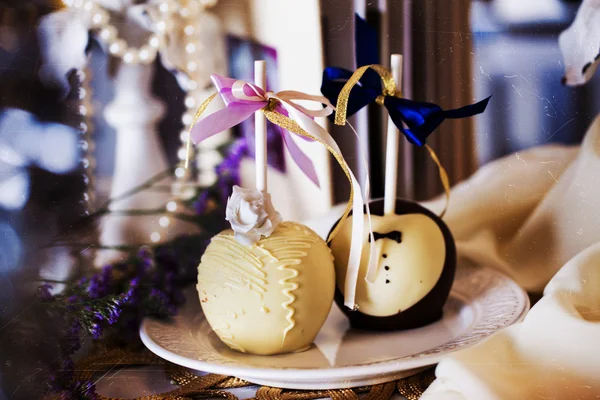 Pommes au chocolat, blanc, noir, lait, sombre, décoration de table de mariage, design, intérieur — Photo