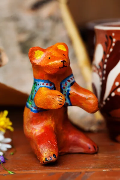 Juguete de cerámica de barro oso naturaleza muerta hermosos niños lindos — Foto de Stock